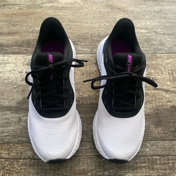 Nike Women's Black and White Running Shoes Size 8.5 - Picture 6 of 7